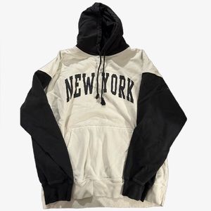 Brandy Melville - New York sweatshirt - never worn